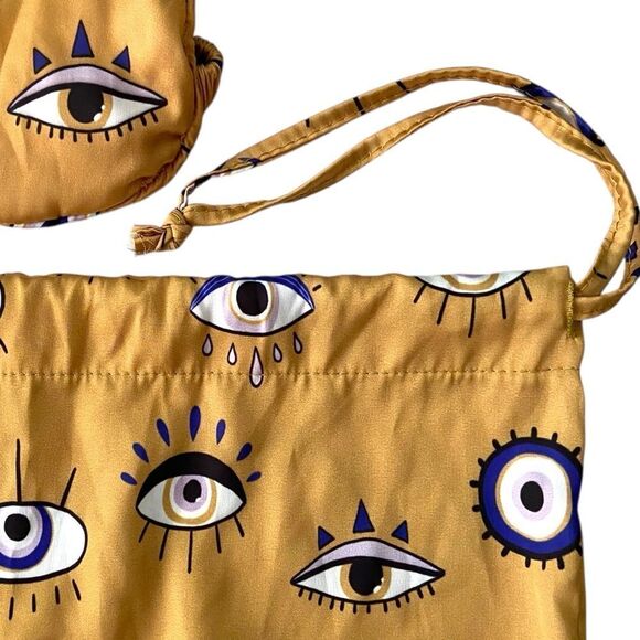 Averie Amara Eye Print Sleep Mask and Drawstring Bag - Picture 5 of 6